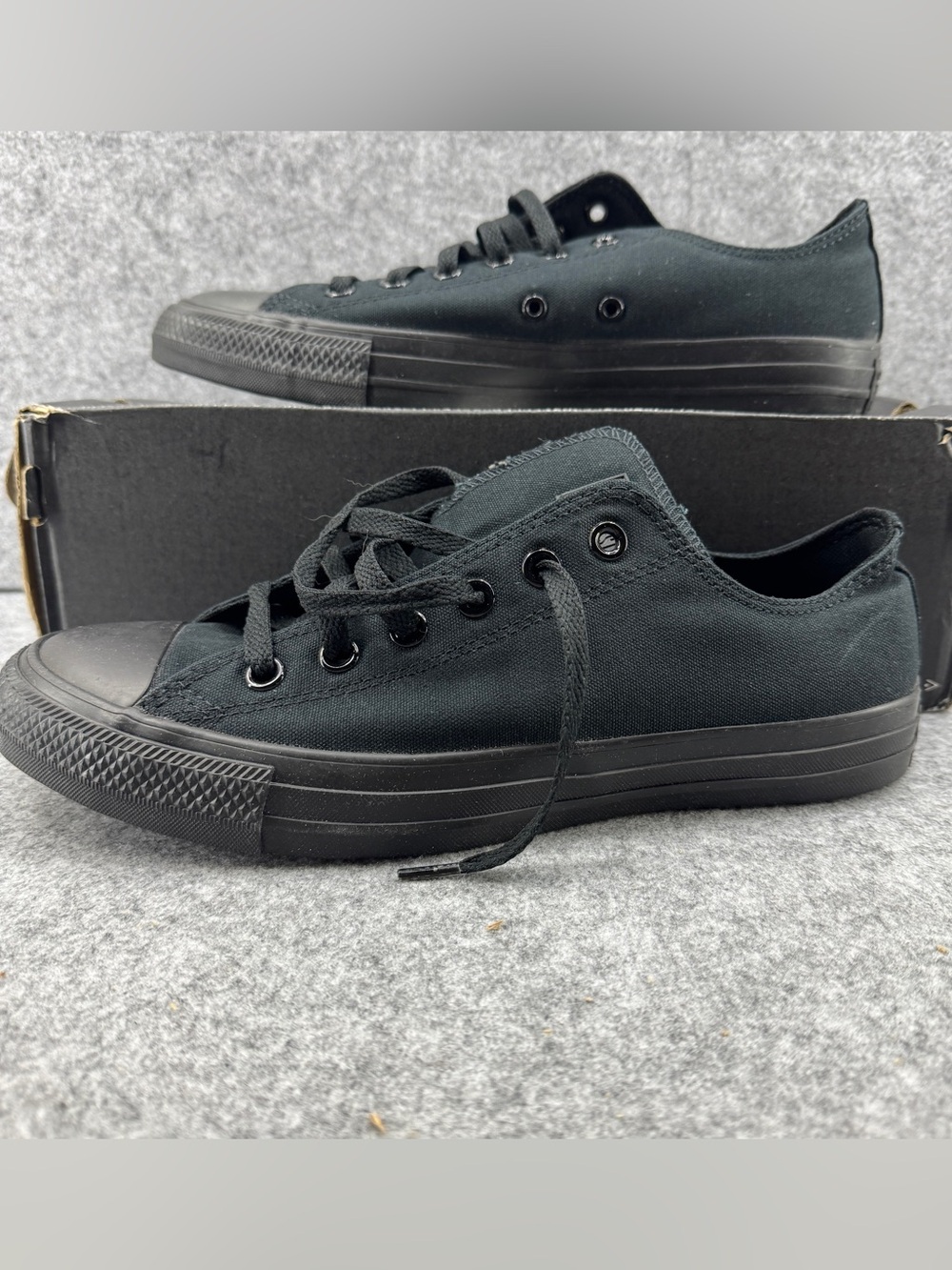 Converse All Star Chuck Taylor Canvas Low Top Classic Sneaker Men 8 Women 10